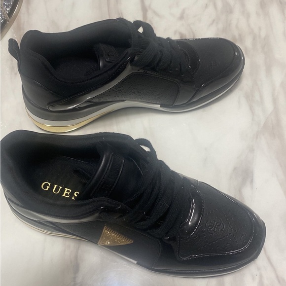 Guess shoes NEW - Picture 4 of 5